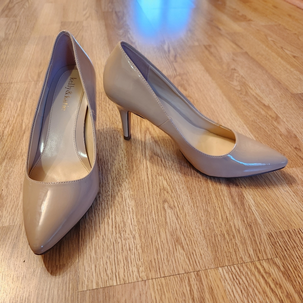 Shiny nude heels like new